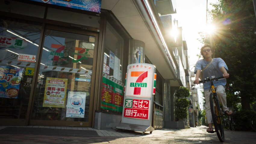 Apa yang dikatakan tawaran akuisisi 7-Eleven tentang bisnis di Jepang